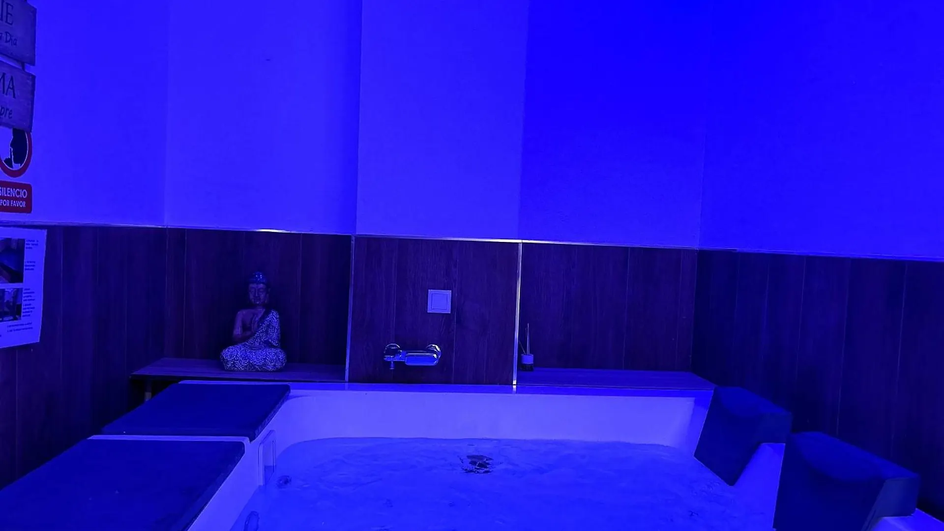 Apartment Lujo A Tu Alcance Con Spa Y Garaje Pleno Centro Huelva