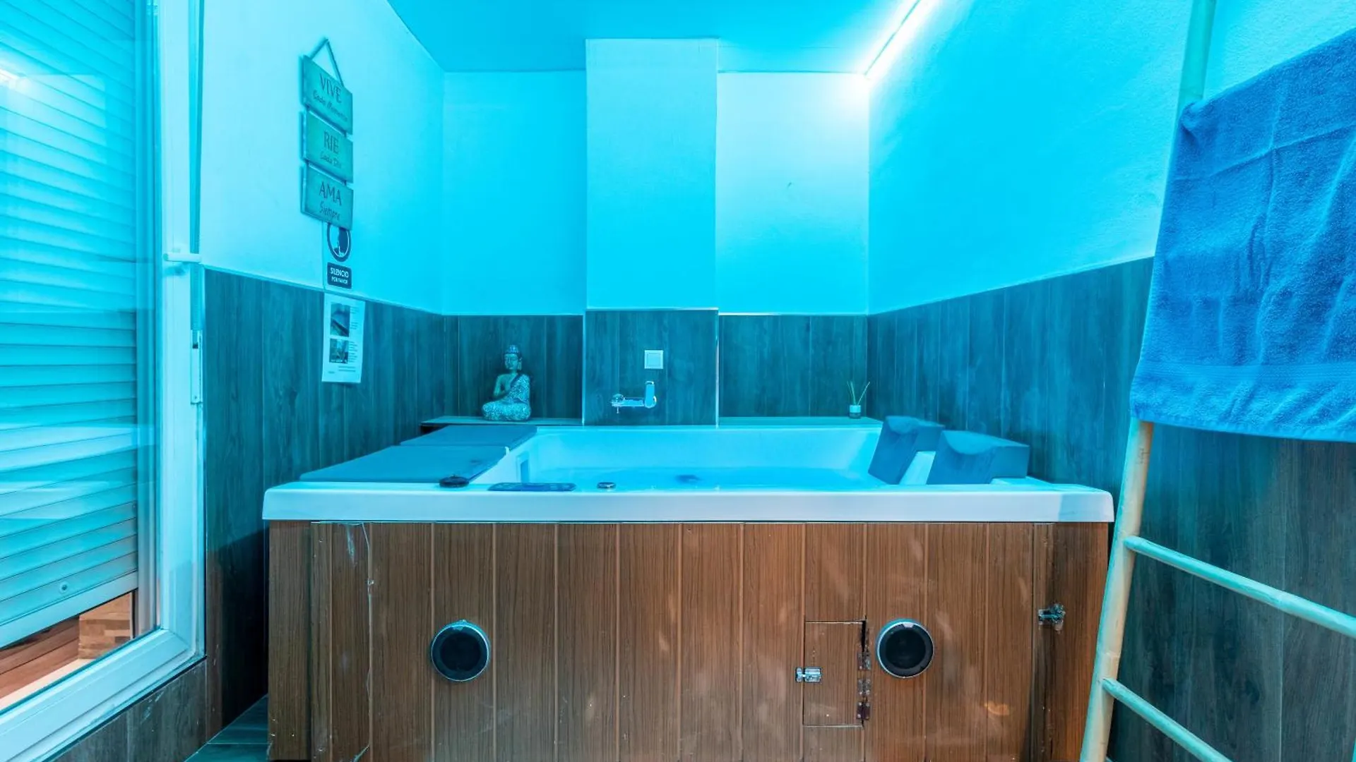 Lujo A Tu Alcance Con Spa Y Garaje Pleno Centro Huelva