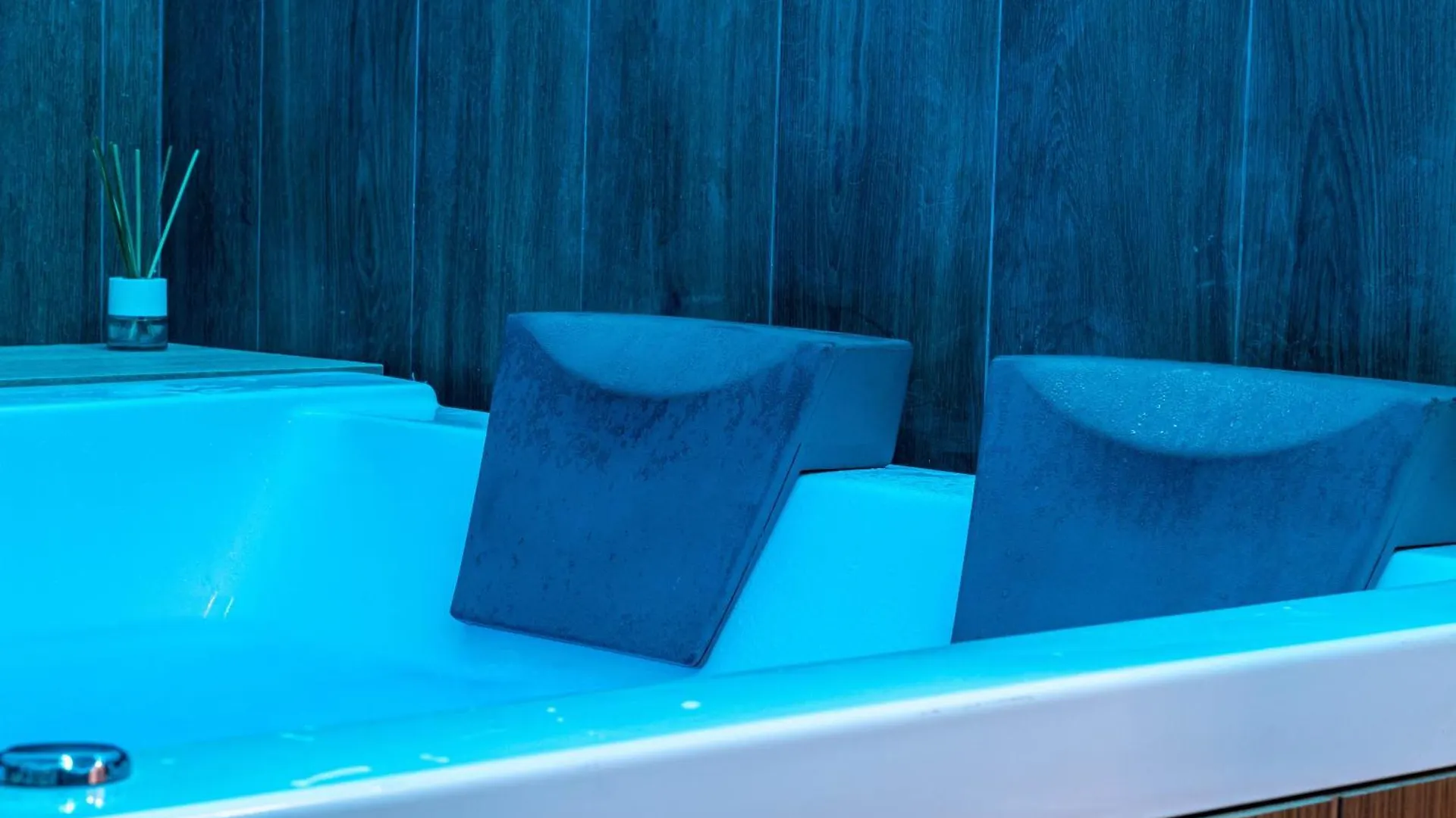 Lujo A Tu Alcance Con Spa Y Garaje Pleno Centro Huelva