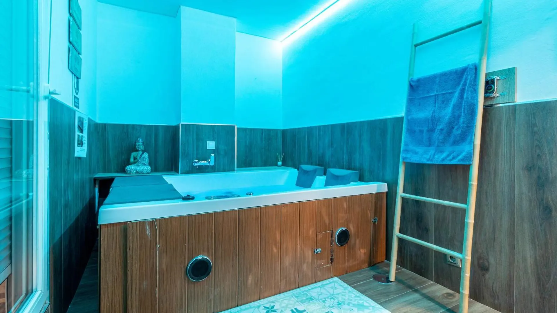 Lujo A Tu Alcance Con Spa Y Garaje Pleno Centro Huelva