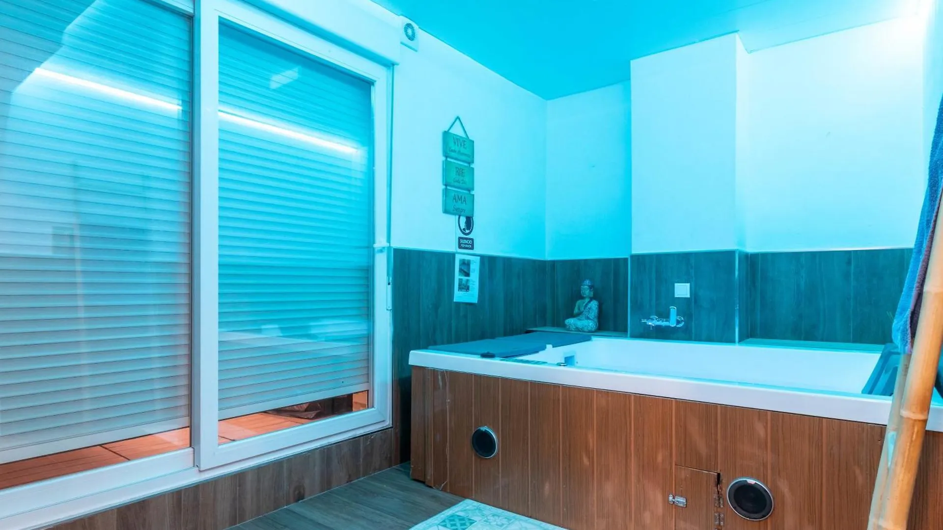 Apartment Lujo A Tu Alcance Con Spa Y Garaje Pleno Centro Huelva