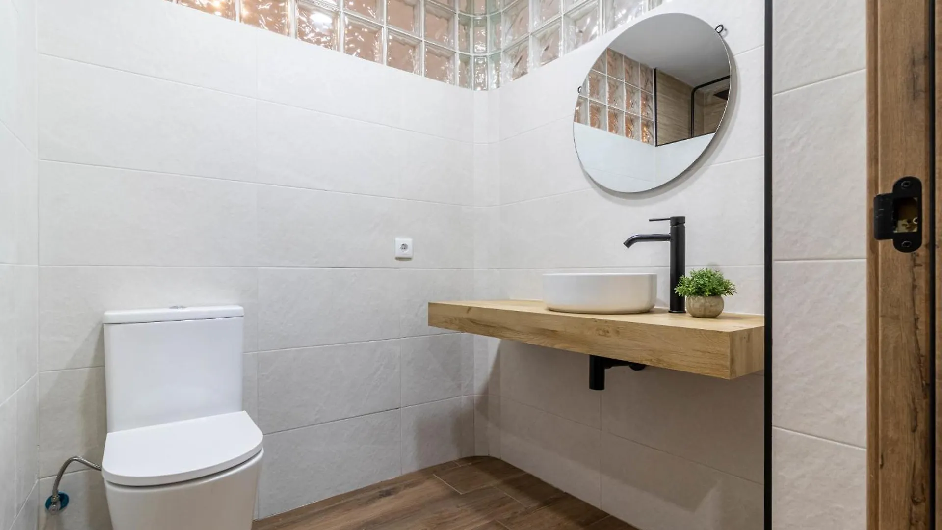 Lujo A Tu Alcance Con Spa Y Garaje Pleno Centro Huelva 0*,