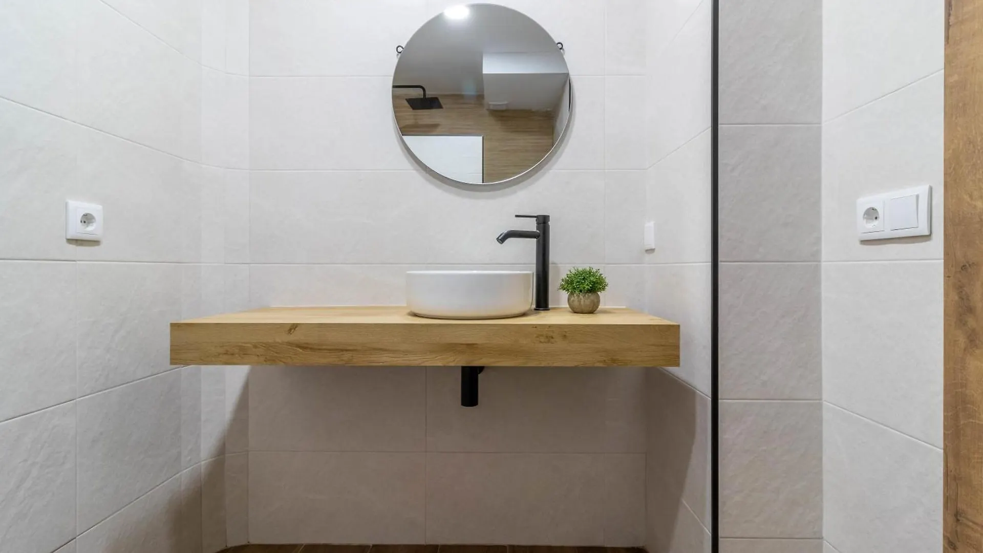 Lujo A Tu Alcance Con Spa Y Garaje Pleno Centro Huelva Apartment